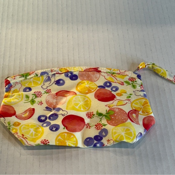 🍓 🆕 Brighton Zippered Fruit & Bird Wristlet Pouch – Fresh & Fun! 🆕 - Picture 14 of 15